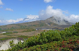 Photo: Y. Kalinin "Krasheninnikov Volcano".