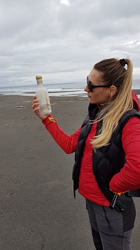 Attributes of children's holidays continue to threaten the inhabitants of the ocean. Фото 3