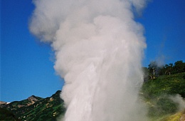 Photo: V. Lazarev "Very unstable the Giant geyser".