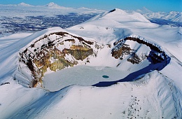 Photo: V. Lazarev "crater lake of Semyachik volcano".