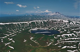 Photo: V. Lazarev "The Dalnee Lake in the Caldera of Uzon volcano»