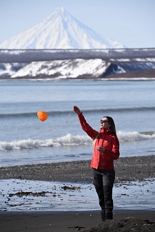 Attributes of children's holidays continue to threaten the inhabitants of the ocean. Фото 4