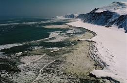 Photo: V. Lazarev "Breaking waves in the Chazhma Bay".